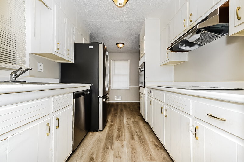 2,140/Mo, 5407 Brittany Trail College Park, GA 30349 Kitchen View