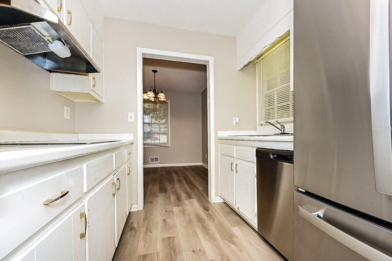 2,140/Mo, 5407 Brittany Trail College Park, GA 30349 Kitchen View 2