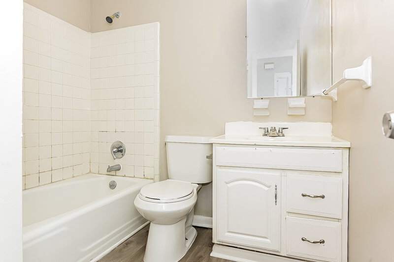 2,140/Mo, 5407 Brittany Trail College Park, GA 30349 Bathroom View