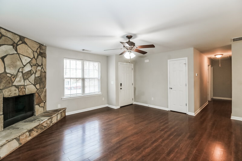 1,685/Mo, 4999 Galbraith Cir Stone Mountain, GA 30088 Living Room View