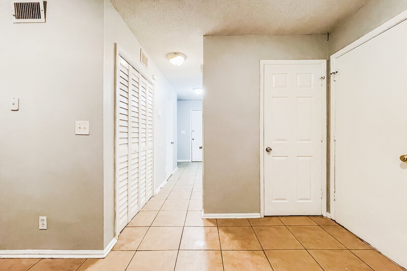 2,460/Mo, 3895 Springleaf Ct Stone Mountain, GA 30083 Foyer View