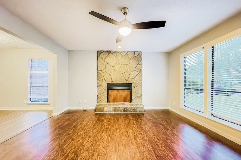 2,460/Mo, 3895 Springleaf Ct Stone Mountain, GA 30083 Living Room View