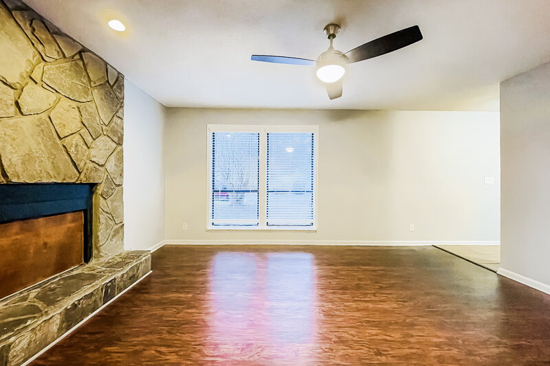 2,460/Mo, 3895 Springleaf Ct Stone Mountain, GA 30083 Living Room View 2