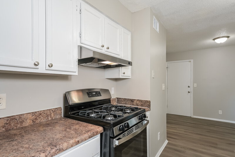 1,795/Mo, 3895 Springleaf Ct Stone Mountain, GA 30083 Kitchen View