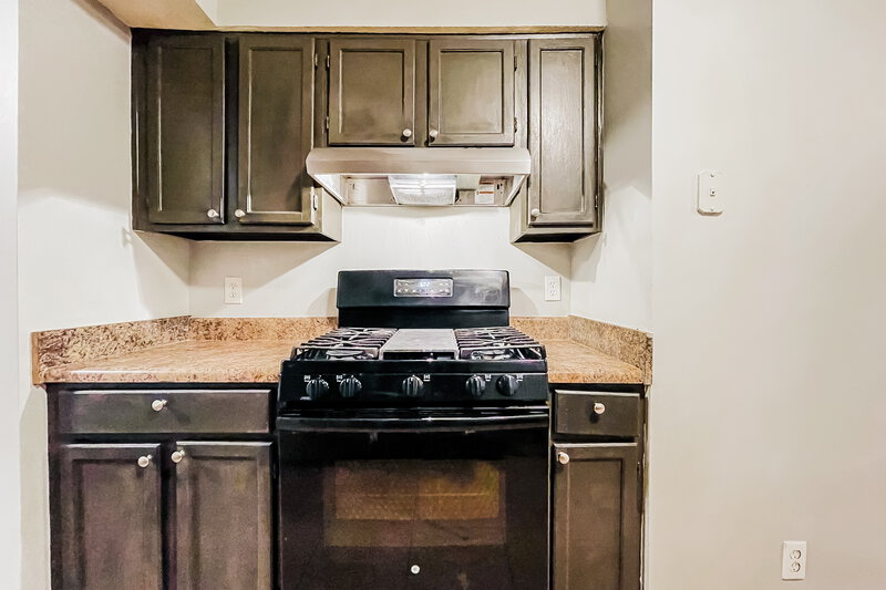 2,460/Mo, 3895 Springleaf Ct Stone Mountain, GA 30083 Kitchen View 2