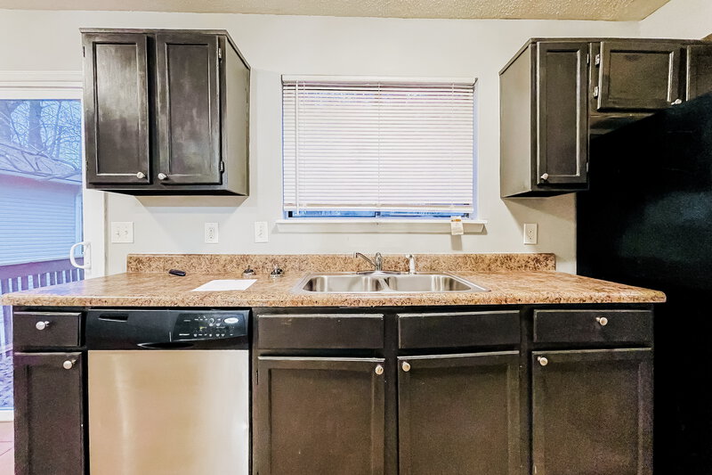 2,460/Mo, 3895 Springleaf Ct Stone Mountain, GA 30083 Kitchen View 3