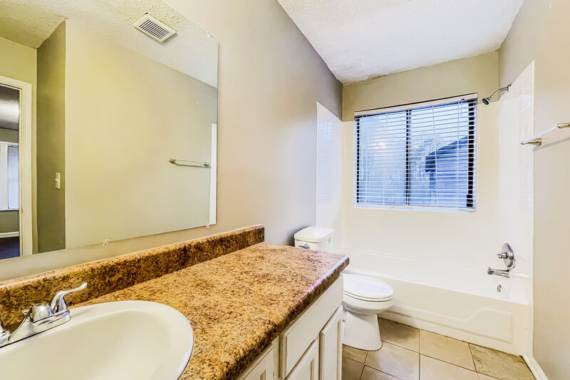 2,460/Mo, 3895 Springleaf Ct Stone Mountain, GA 30083 Main Bathroom View