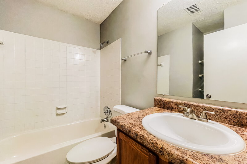 2,460/Mo, 3895 Springleaf Ct Stone Mountain, GA 30083 Bathroom View