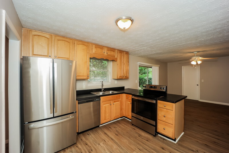 2,850/Mo, 5269 The Savoy Street College Park, GA 30349 Kitchen View