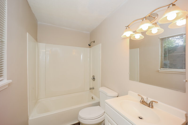 2,850/Mo, 5269 The Savoy Street College Park, GA 30349 Main Bathroom View
