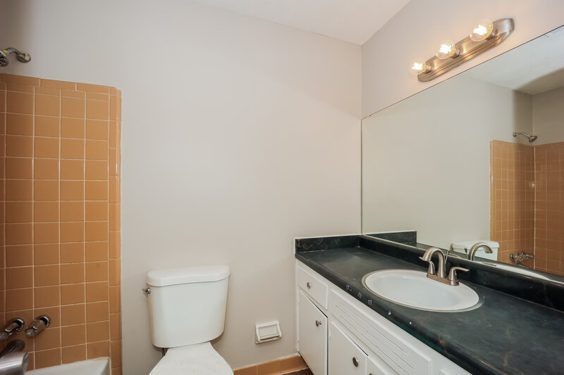2,850/Mo, 5269 The Savoy Street College Park, GA 30349 Bathroom View
