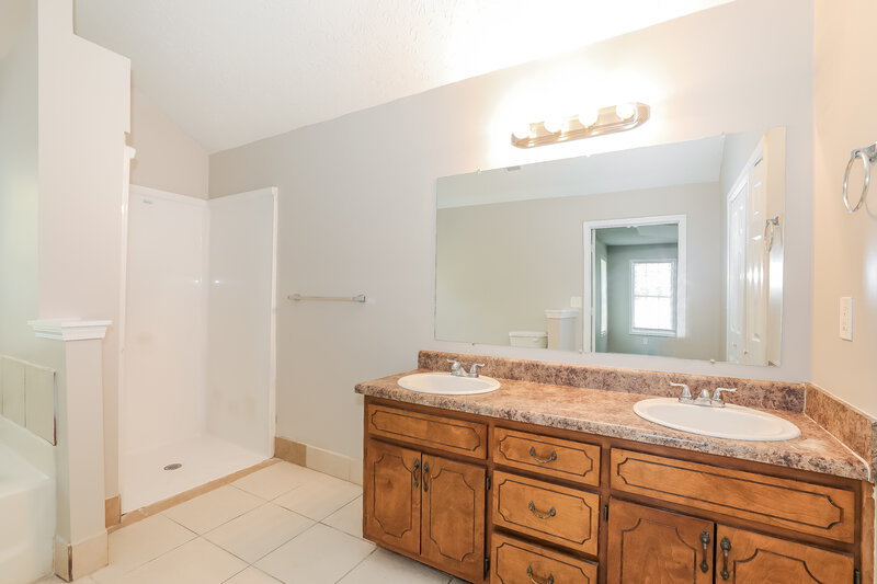 2,510/Mo, 5712 Mistyview Dr Rex, GA 30273 Main Bathroom View