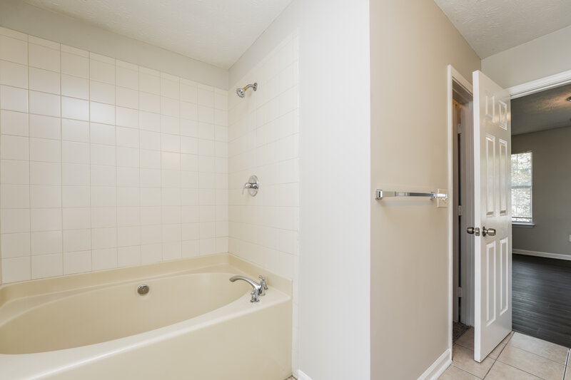 1,630/Mo, 5816 Rex Mill Drive Rex, GA 30273 Main Bathroom View 2