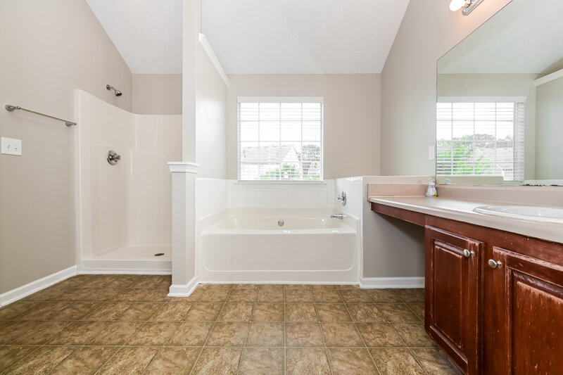 2,060/Mo, 1152 Gable Ter Jonesboro, GA 30236 Main Bathroom View 2