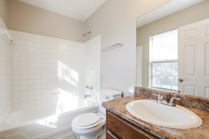 1,555/Mo, 3230 PEARCE Court Lithonia, GA 30038 Main Bathroom View