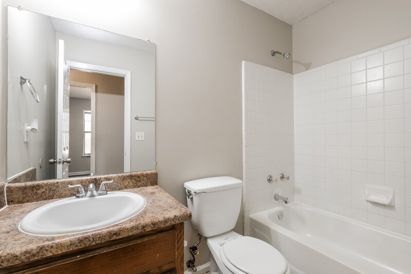 1,555/Mo, 3230 PEARCE Court Lithonia, GA 30038 Bathroom View