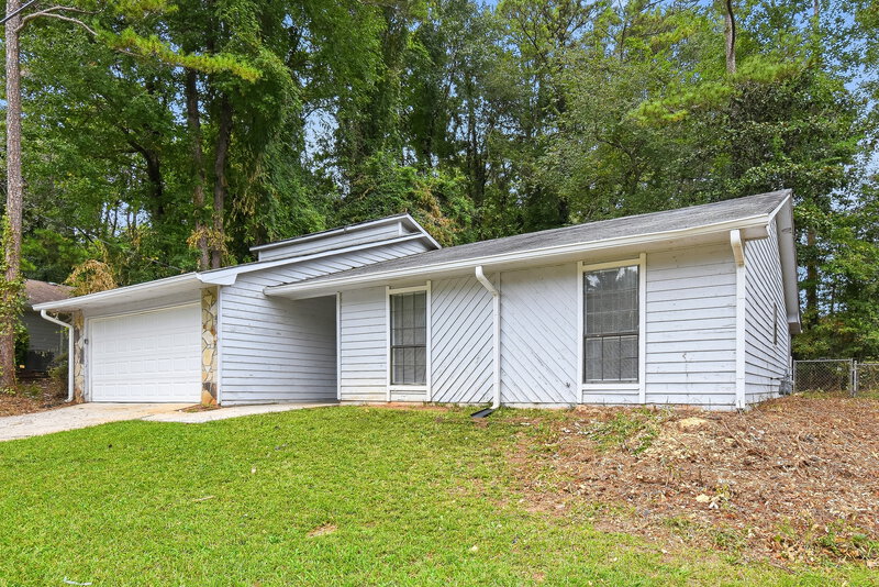 1,750/Mo, 5498 Springwood Ln Stone Mountain, GA 30087 Front View