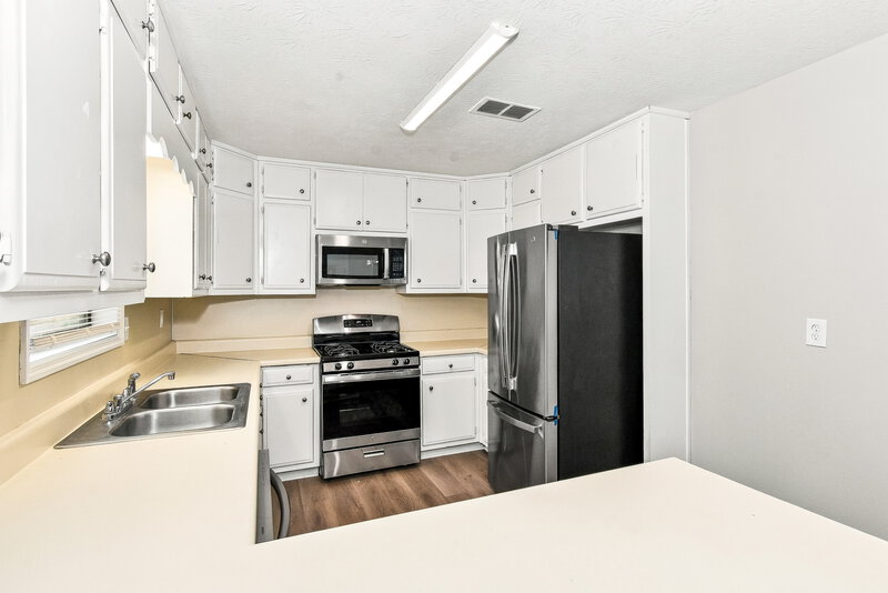 1,750/Mo, 5498 Springwood Ln Stone Mountain, GA 30087 Kitchen View