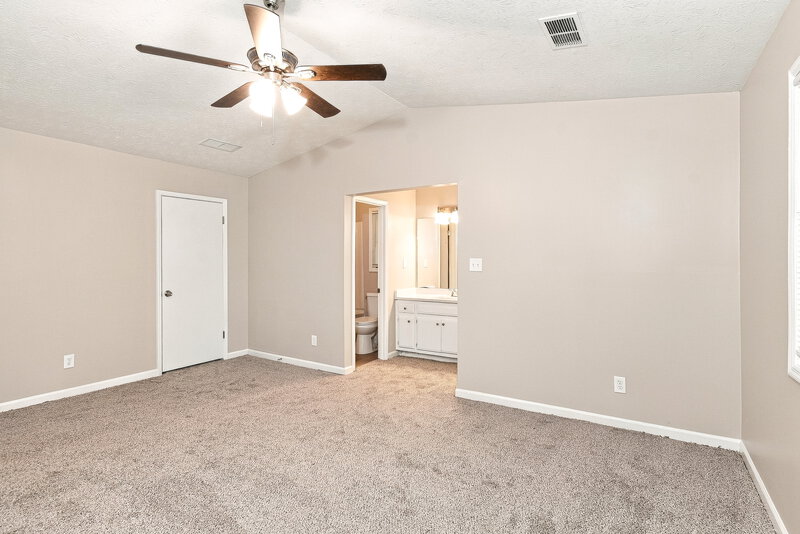 1,750/Mo, 5498 Springwood Ln Stone Mountain, GA 30087 Primary Bedroom View 2