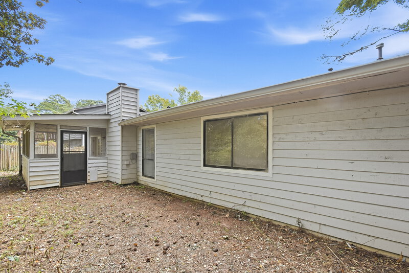 1,750/Mo, 5498 Springwood Ln Stone Mountain, GA 30087 Rear View