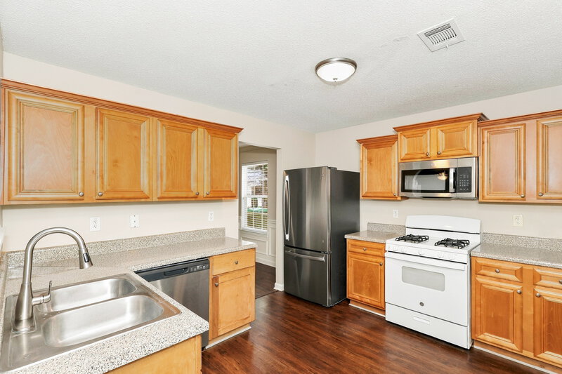 2,500/Mo, 3476 Augusta St Atlanta, GA 30349 Kitchen View