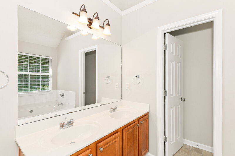 2,500/Mo, 3476 Augusta St Atlanta, GA 30349 Primary Bathroom View