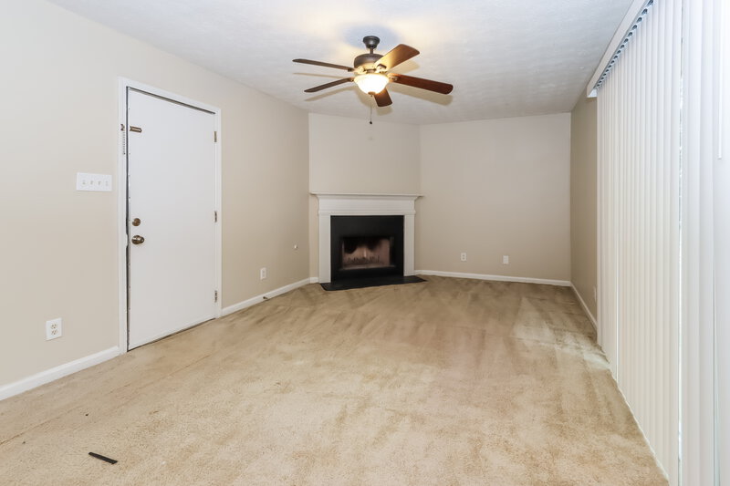 2,500/Mo, 639 Fair Harbor Dr Lithonia, GA 30058 Living Room View