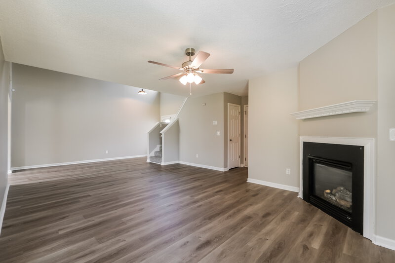 2,010/Mo, 5577 Waverly Park College Park, GA 30349 Living Room View 2