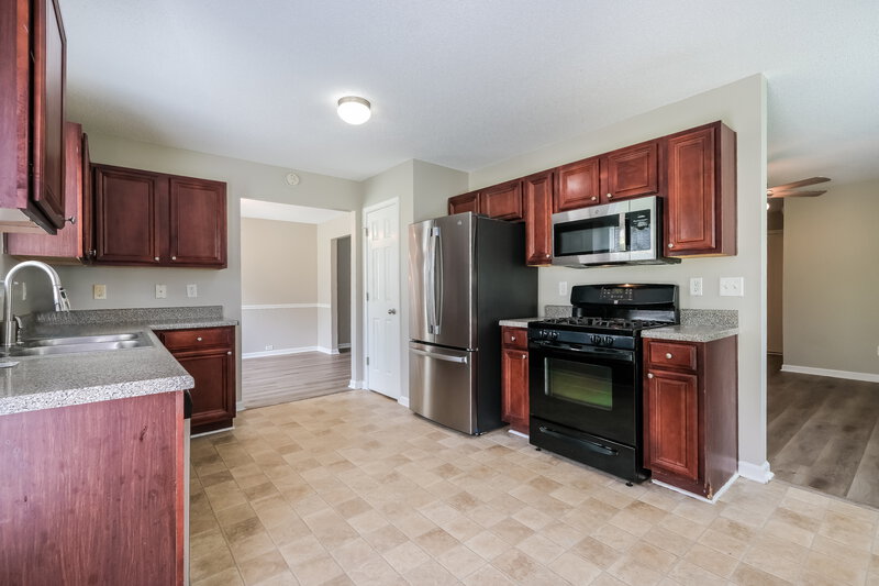 2,010/Mo, 5577 Waverly Park College Park, GA 30349 Kitchen View 2