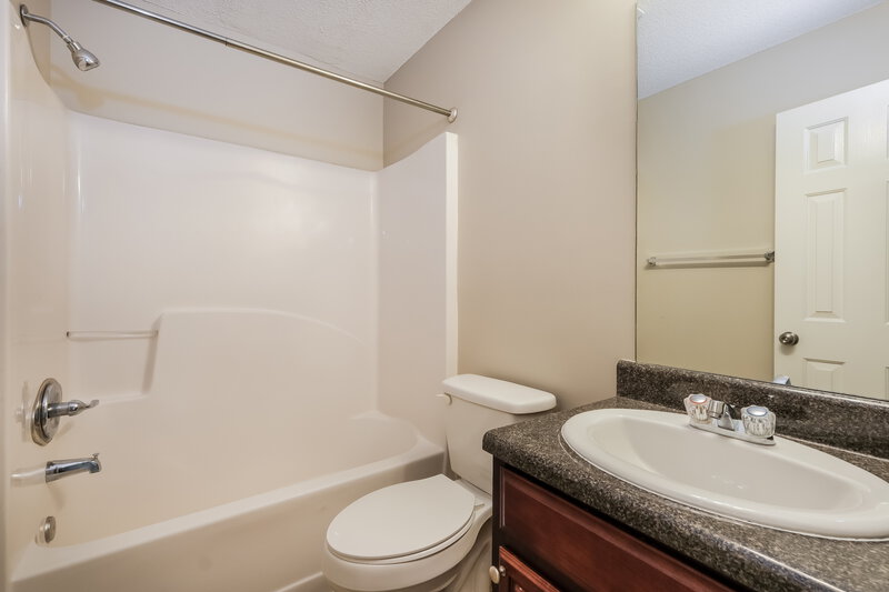 2,010/Mo, 5577 Waverly Park College Park, GA 30349 Bathroom View