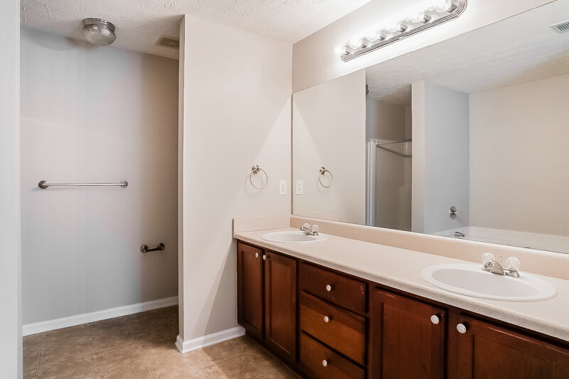 2,730/Mo, 95 Golden Pine Rd Austell, GA 30168 Main Bathroom View