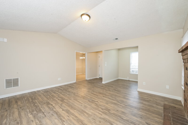 1,660/Mo, 796 Indian Lake Dr Lilburn, GA 30047 Living Room View 2