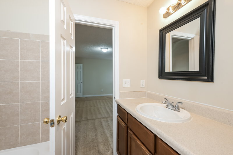 1,660/Mo, 796 Indian Lake Dr Lilburn, GA 30047 Main Bathroom View
