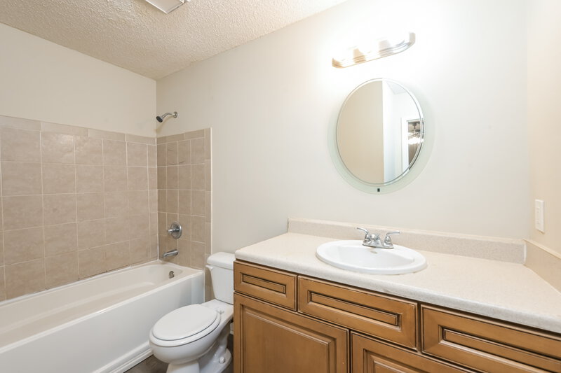 1,660/Mo, 796 Indian Lake Dr Lilburn, GA 30047 Bathroom View