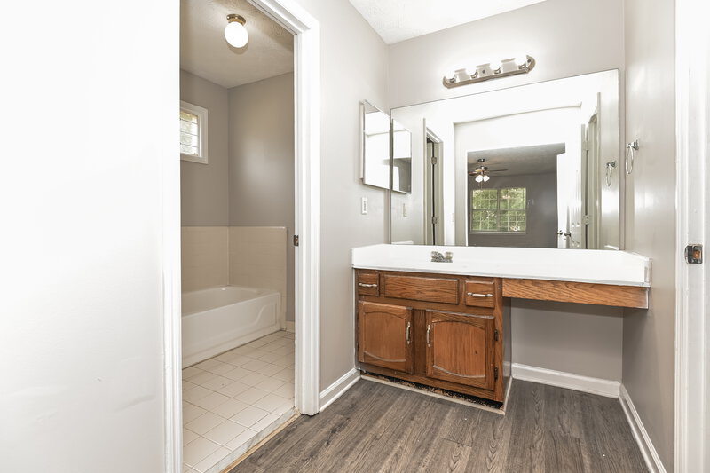 2,255/Mo, 1268 Brandl Dr Sw Marietta, GA 30060 Main Bathroom View