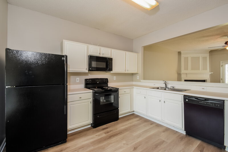 2,620/Mo, 23 High Oak Dr Marietta, GA 30066 Kitchen View