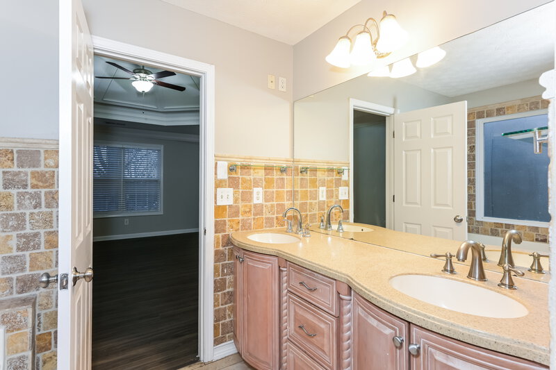 2,485/Mo, 875 Georgian Hills Dr Lawrenceville, GA 30045 Main Bathroom View