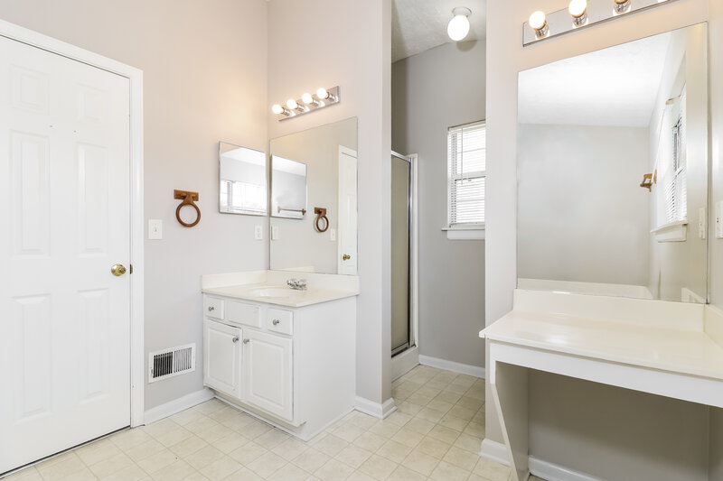 1,870/Mo, 220 Taggart Run Lawrenceville, GA 30044 Main Bathroom View