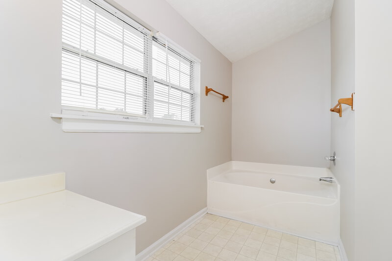 1,870/Mo, 220 Taggart Run Lawrenceville, GA 30044 Main Bathroom View 2