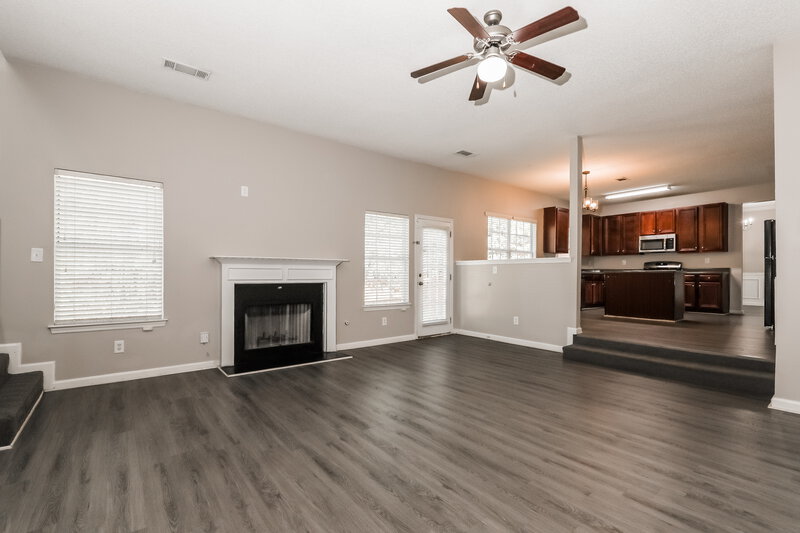 2,775/Mo, 542 Vaughn Dr Hampton, GA 30228 Living Room View 2