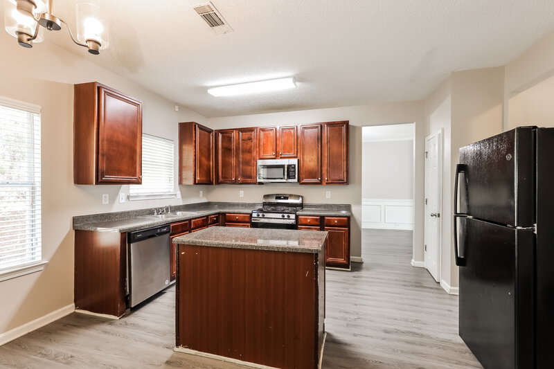 2,775/Mo, 542 Vaughn Dr Hampton, GA 30228 Kitchen View 2