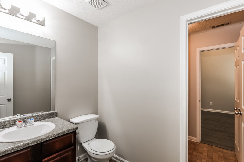 2,775/Mo, 542 Vaughn Dr Hampton, GA 30228 Main Bathroom View