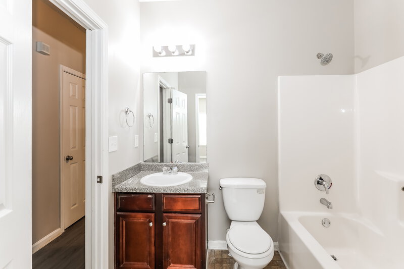 2,775/Mo, 542 Vaughn Dr Hampton, GA 30228 Bathroom View