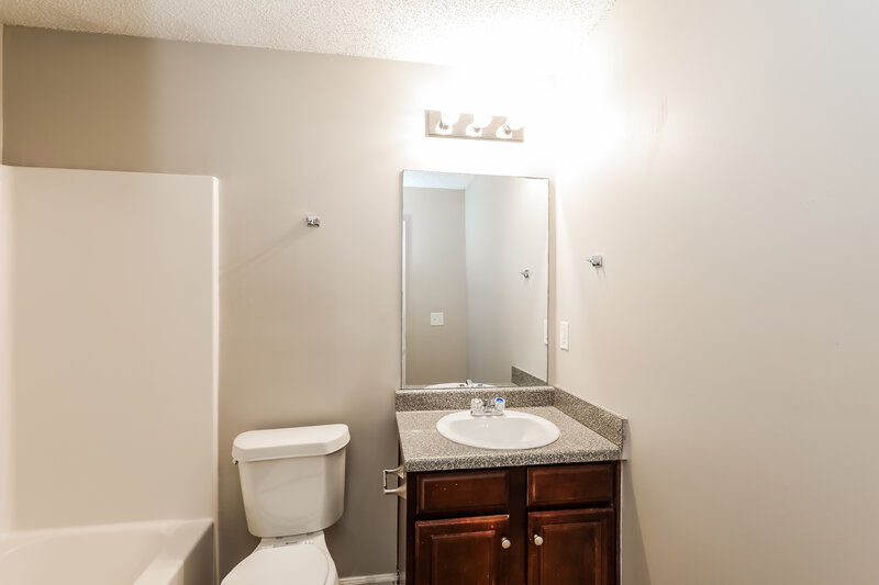 2,775/Mo, 542 Vaughn Dr Hampton, GA 30228 Bathroom View 2