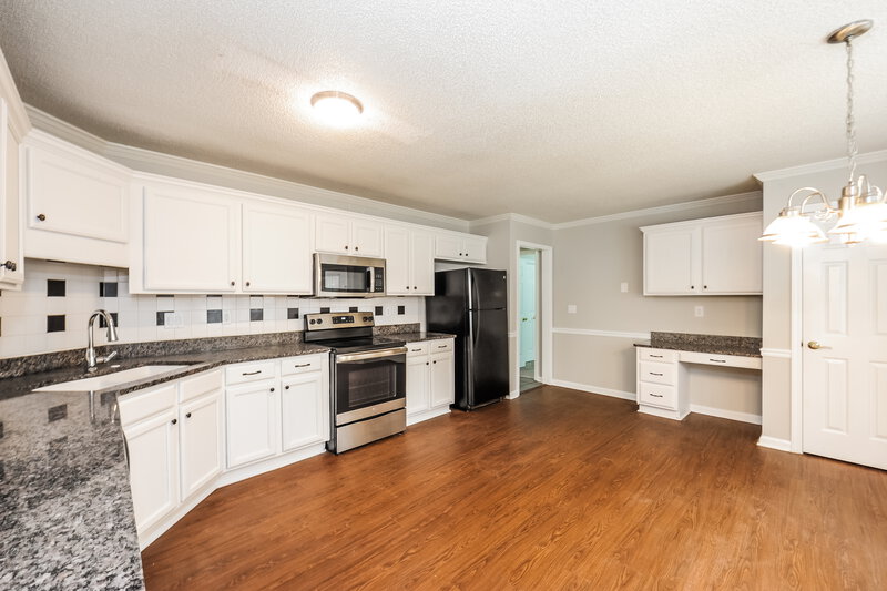 2,260/Mo, 790 Wyndham Pl Circ Lawrenceville, GA 30044 Kitchen View 2