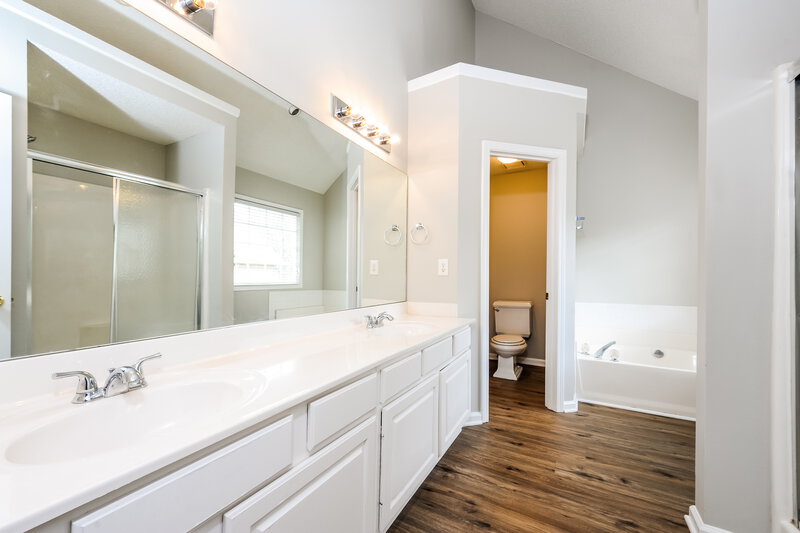 2,260/Mo, 790 Wyndham Pl Circ Lawrenceville, GA 30044 Main Bathroom View