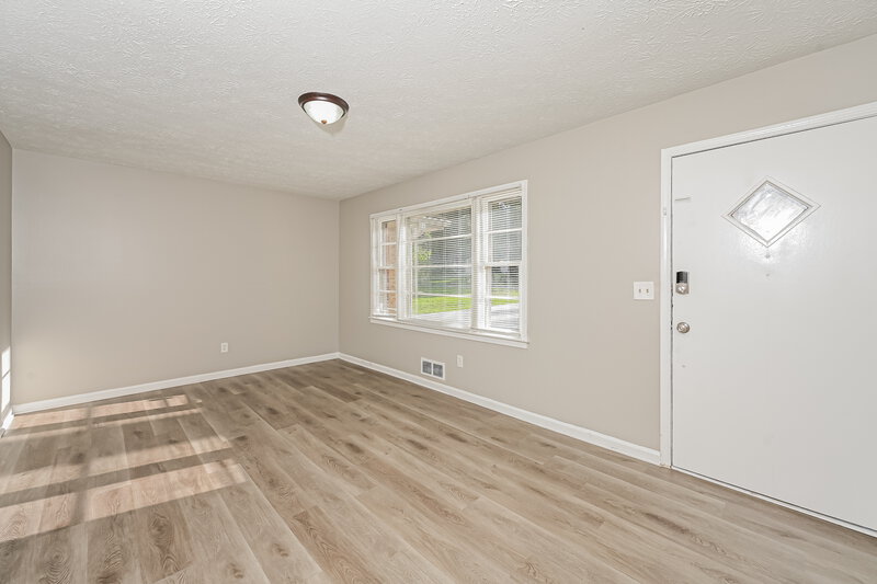 1,755/Mo, 355 Arcadia Pl Lilburn, GA 30047 Living Room View 2