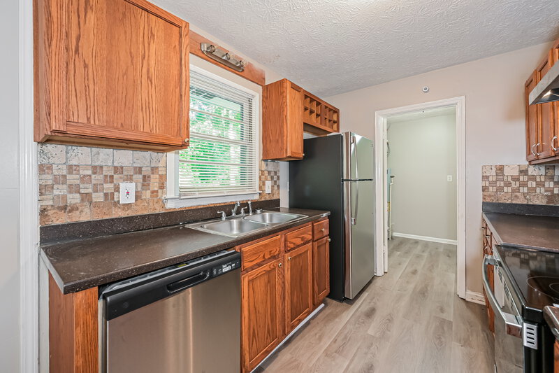 1,755/Mo, 355 Arcadia Pl Lilburn, GA 30047 Kitchen View