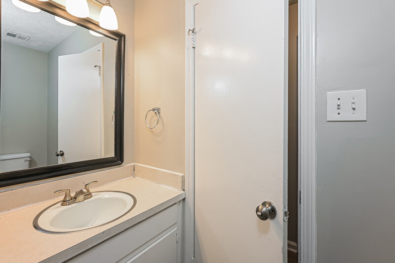 1,755/Mo, 355 Arcadia Pl Lilburn, GA 30047 Bathroom View