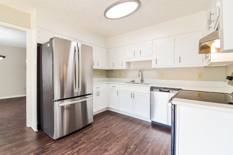 1,785/Mo, 1308 Autumn Hill Ln Stone Mountain, GA 30083 Kitchen View